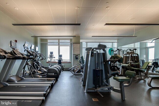 Building Photo - 440 S Broad St