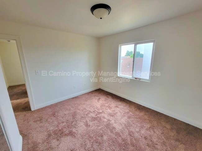 Building Photo - 1424 E 59th St