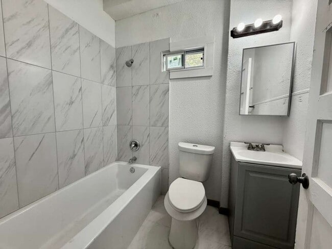 Building Photo - 222 Lowell St