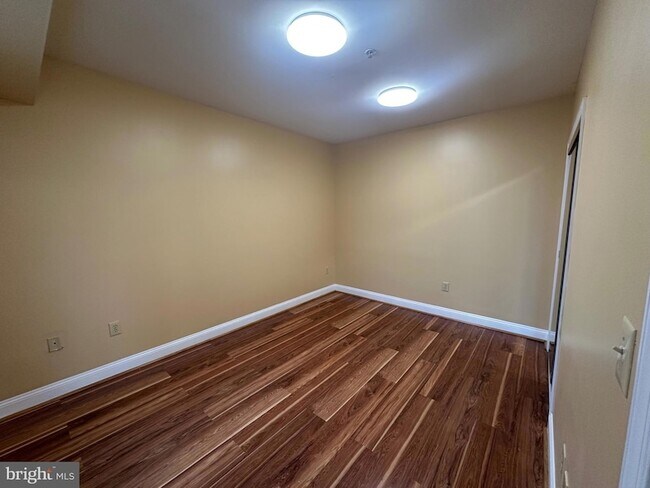 Building Photo - 422 W Franklin St