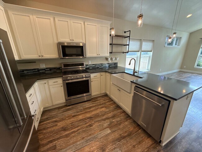 Building Photo - Stunning Like-New Home on Quiet Cul-de-Sac with Covered Patio, 3 Bedroom Home with Bonus Room