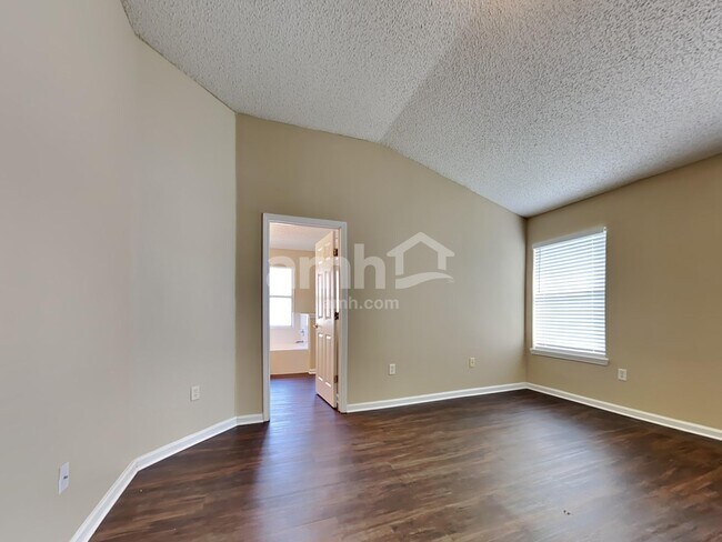 Building Photo - 9575 Stratham Ct