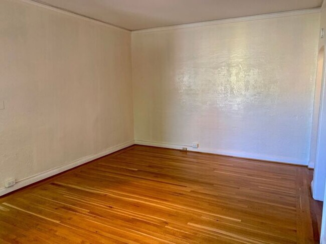 Building Photo - 507 Forest St