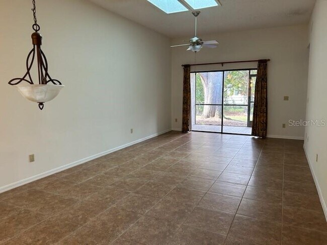 Building Photo - 7650 Chapelhill Dr