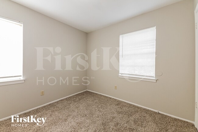 Building Photo - 2029 Willow Ln