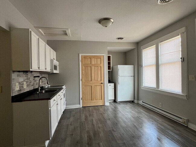 Building Photo - 212-214 South Pershing Dr