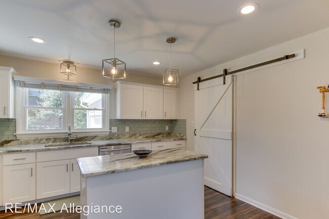 Building Photo - 4 br, 3 bath House - 5916 TAJO AVENUE