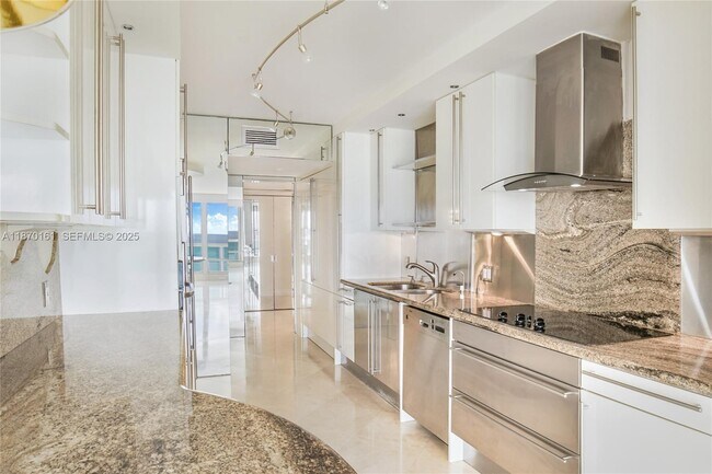 Building Photo - 2100 S Ocean Ln