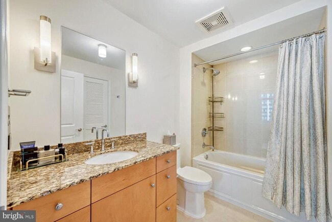 Building Photo - 675 S President St