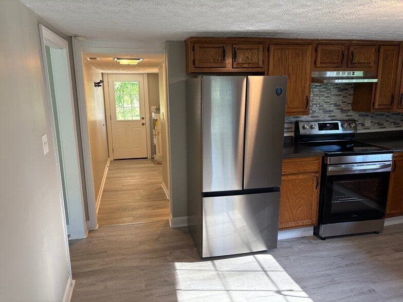 Side entrance through laundry area and into kitchen - 9603 Alley Branch Rd