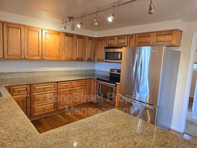 Building Photo - 2911 NW Ashwood Dr