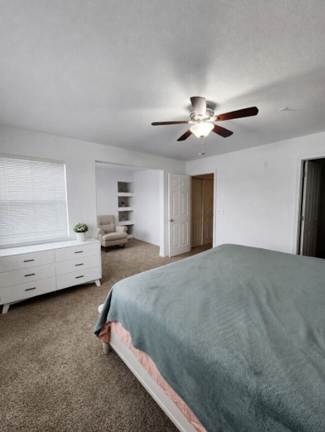 Building Photo - 23525 E Platte Dr