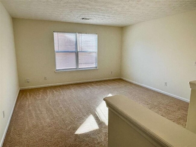 Building Photo - 2735 Meadow Trace Dr