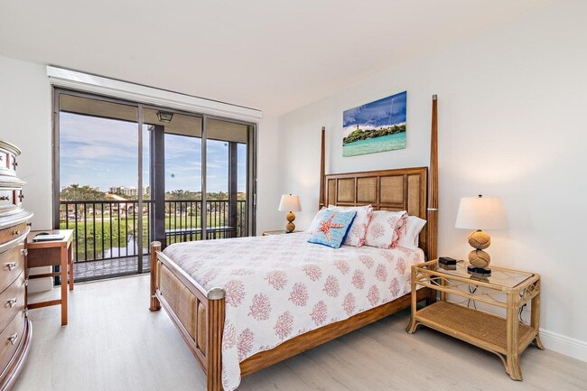 Building Photo - 16940 W Bay Dr