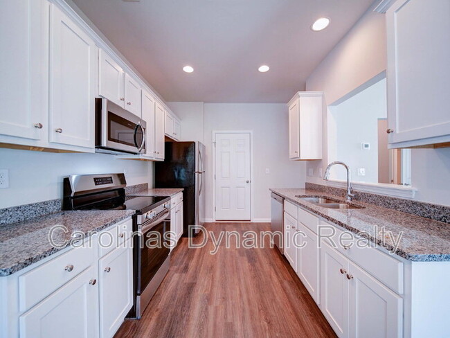 Building Photo - 914 S Battleground Ave