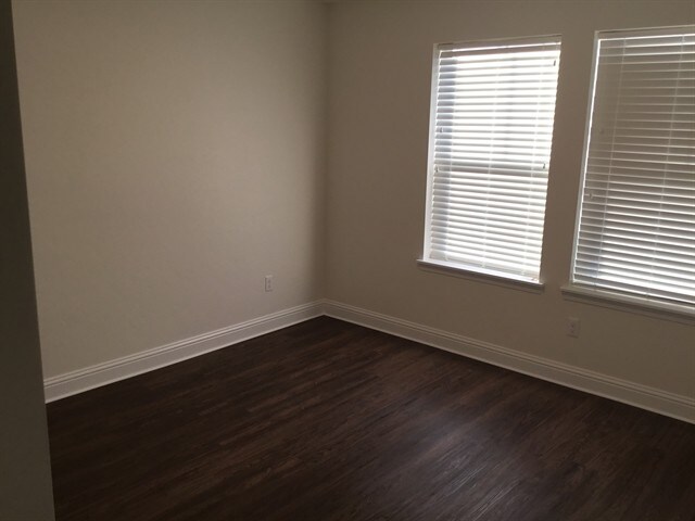 Building Photo - 58 S Lancaster Dr