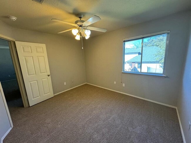Building Photo - 8901 Vigen Cir