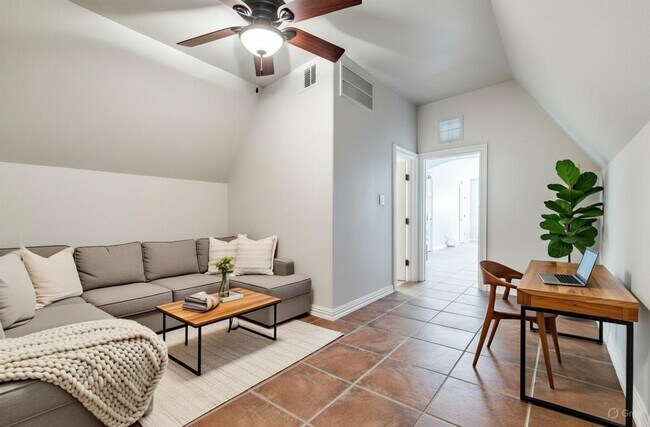 Building Photo - 1318 Peden St