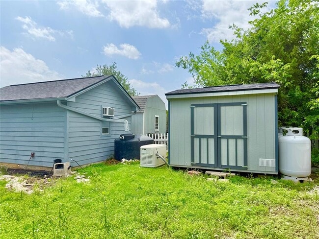 Building Photo - 289 Heatherwood Dr