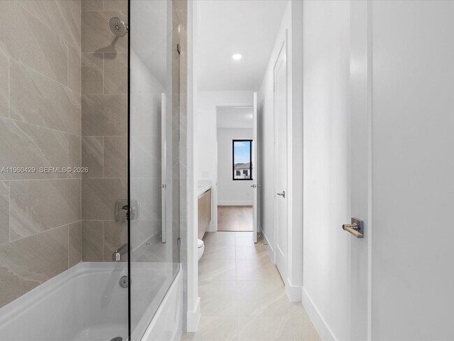 Building Photo - 19701 NE 16th Pl