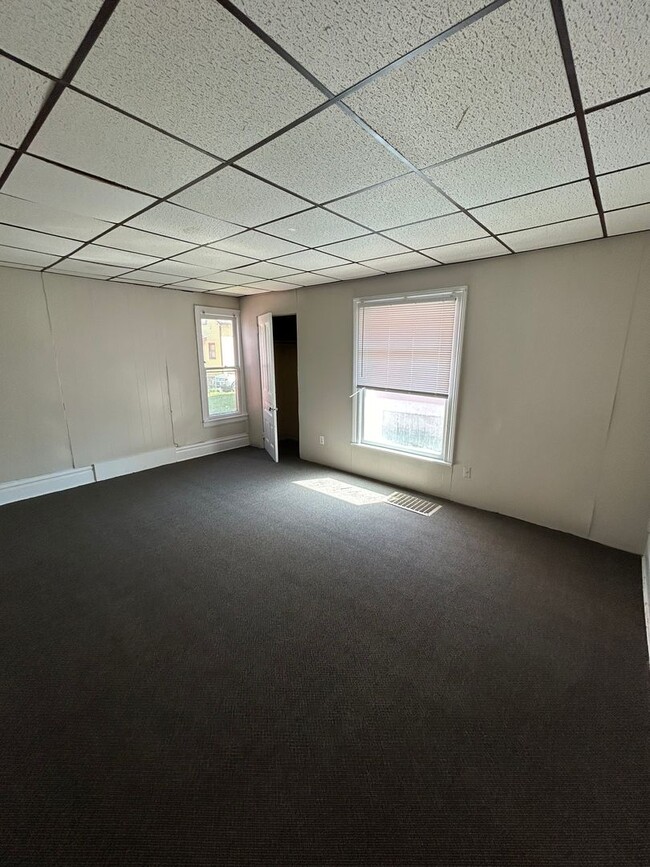 Building Photo - 808 W Walnut St
