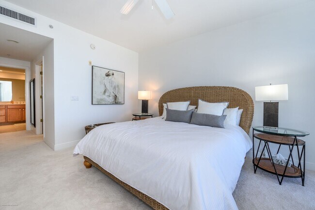 Building Photo - EXECUTIVE VACATION RENTAL
