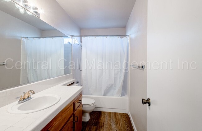 Building Photo - 3 Bedroom/2.5 Bath Home in Silver Creek - $2295 Per Month!