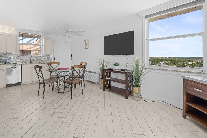 Building Photo - 5600 Bonita Beach Rd SW