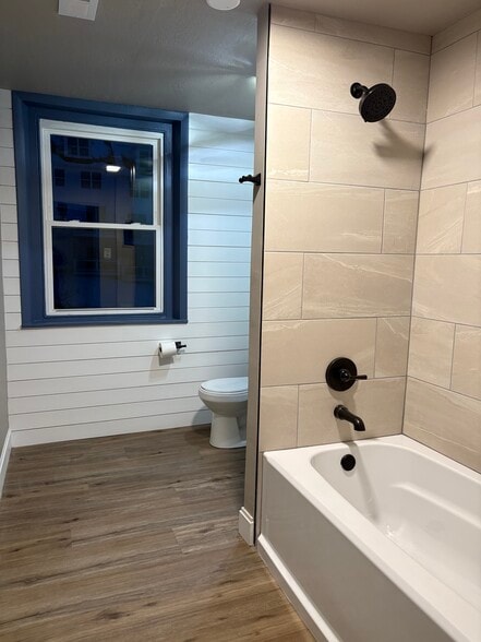 Building Photo - 709 DeKalb St