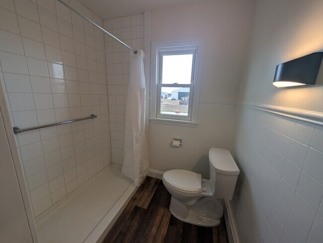 Building Photo - 2031 Blue Dr