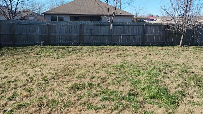 Building Photo - 100 Willow Dr