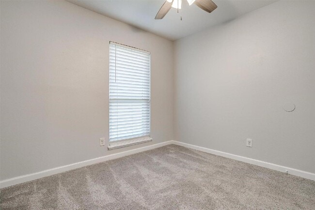 Building Photo - Cozy meets stylish in this 3 bedroom + 2 b...