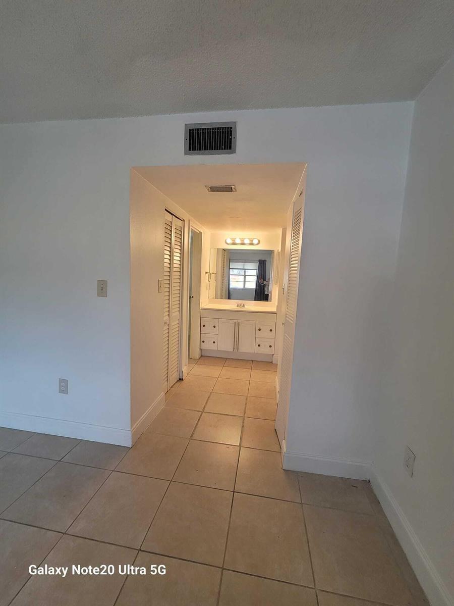 Building Photo - 4324 NW 9th Ave