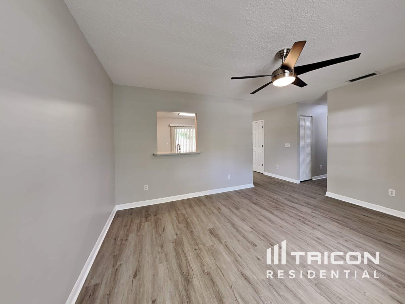 Building Photo - 1303 Eisenhower Dr