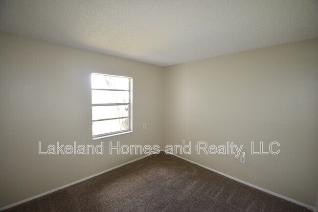 Building Photo - 1204 Honeytree Ln W
