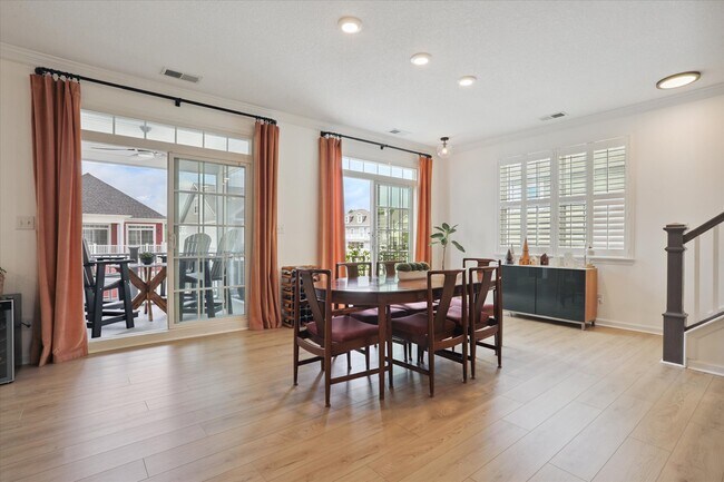 Building Photo - 2102 Promenade Ln