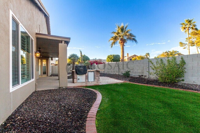 Building Photo - 2738 E Silverwood Dr