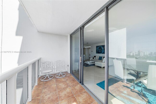 Building Photo - 3675 N Country Club Dr