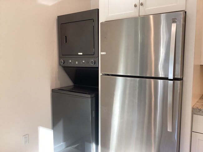 Building Photo - Desirable Soquel Location