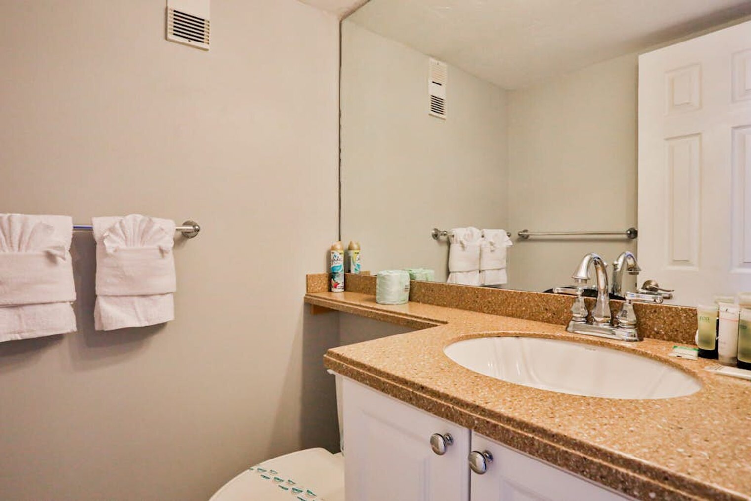 Building Photo - 1500 Midnight Cove II Pl