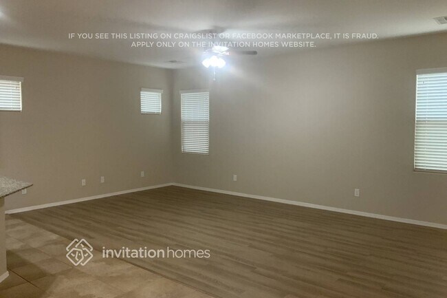 Building Photo - 1290 E Palomino Way