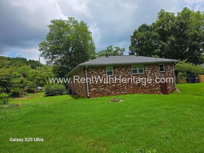 Building Photo - WOW!!! GORGEOUS RANCH WITH MANY UPGRADES / GREAT LOCATION/ PRIVATE YARD