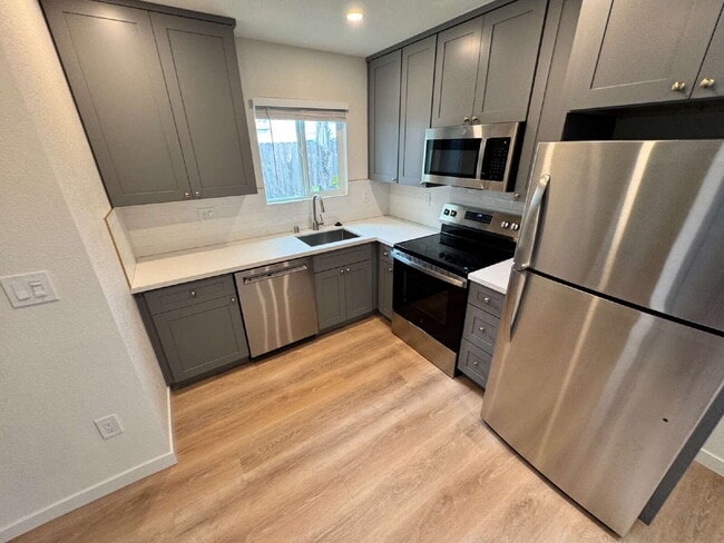 Building Photo - AVAILABLE NOW - BRAND NEW 1 BED/1BATH UNIT
