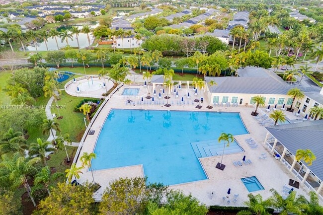 Building Photo - 3114 SE 3rd Dr