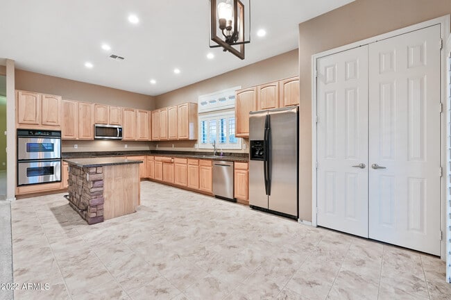 Building Photo - 9839 W El Caminito Dr