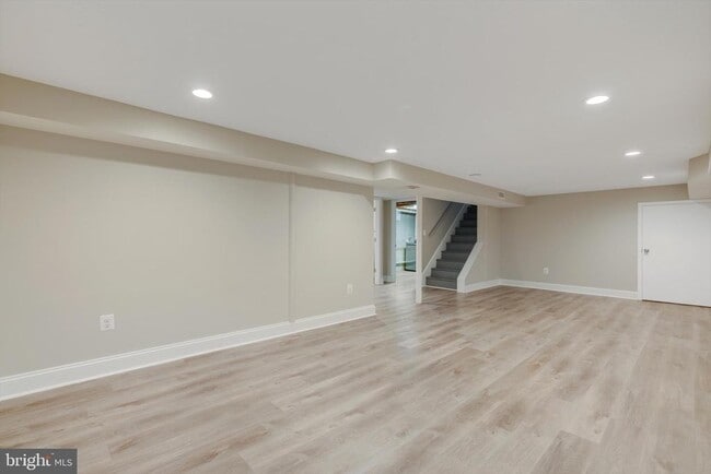 Building Photo - 304 Newfield Rd