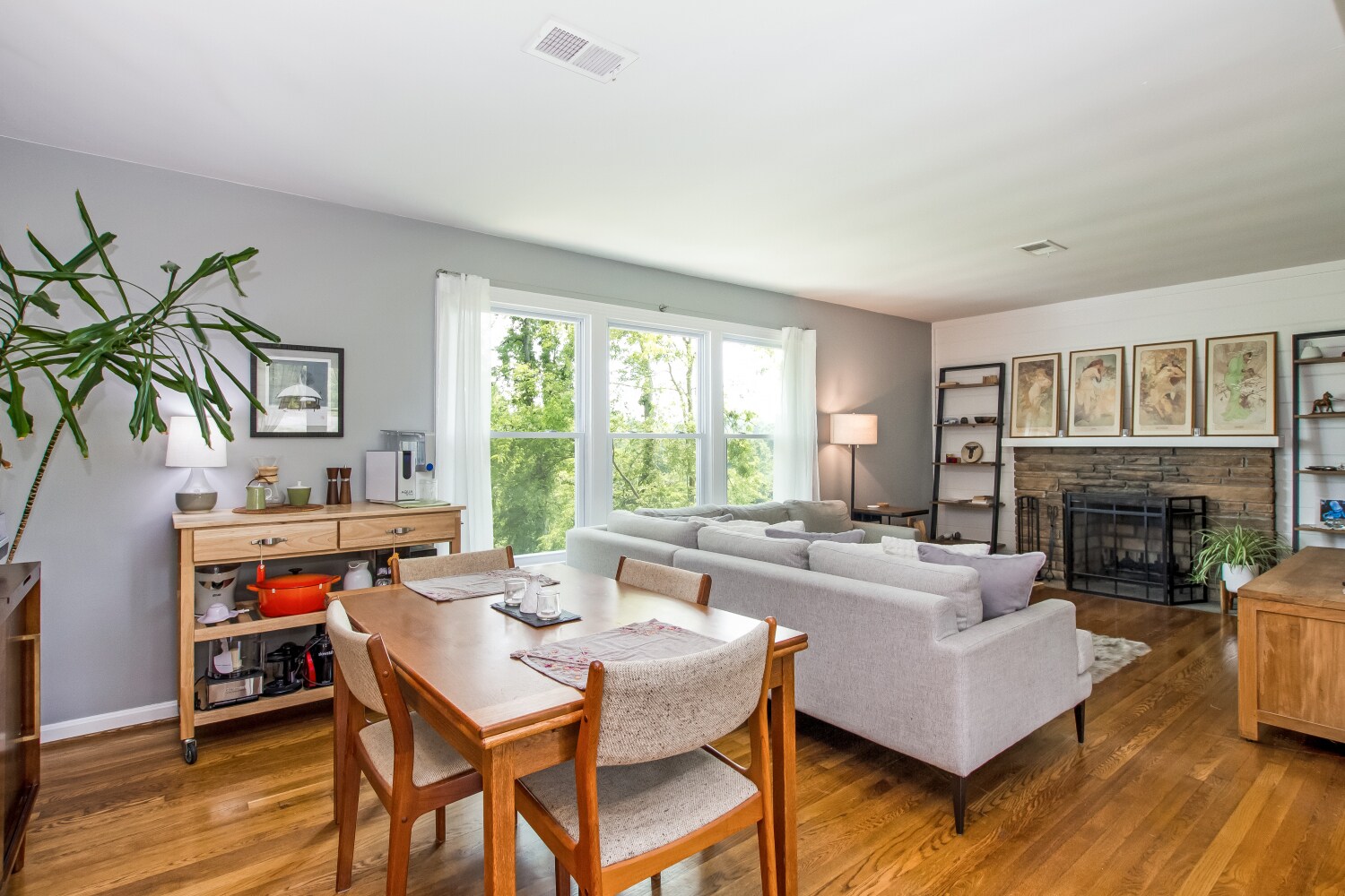 Building Photo - 2158 Brookview Dr