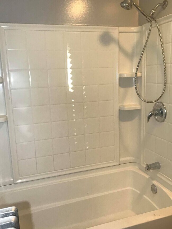 Building Photo - Charming 3 Bedroom/ 1 Bathroom Home in Dundalk, MD!