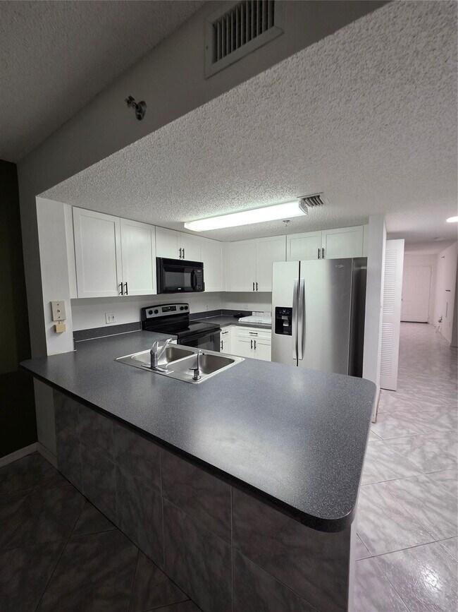 Building Photo - 9470 Tangerine Pl