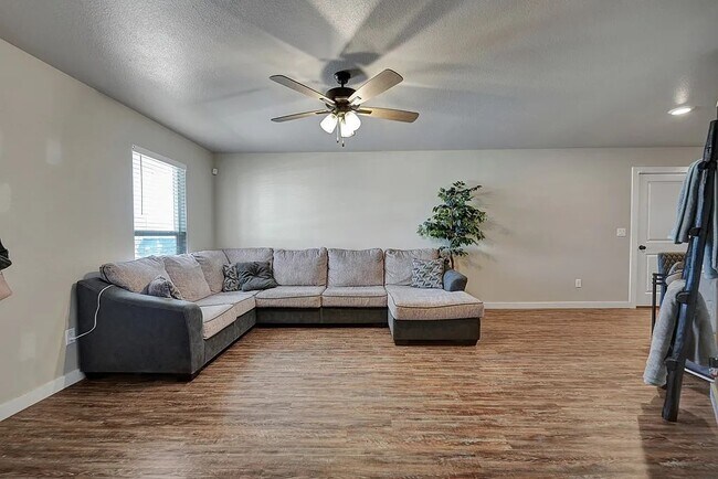 Building Photo - Near brand new 3 bd/2 bth home in quiet neighborhood! Turf backyard w/ pergola! All appliances! 1...
